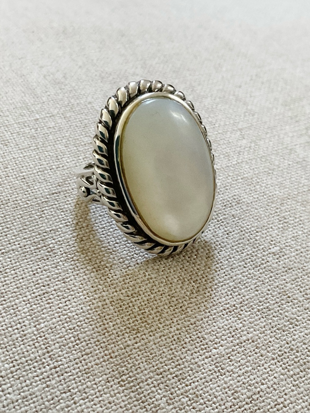 Vintage 925 Sterling Silver Mother of Pearl Oval Ring Size 6.5 10g